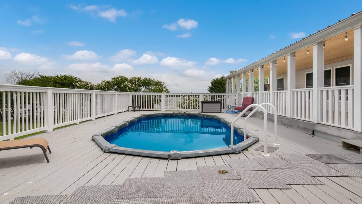 Cotton Gin House | Lakefront Property with a pool & hot tub!