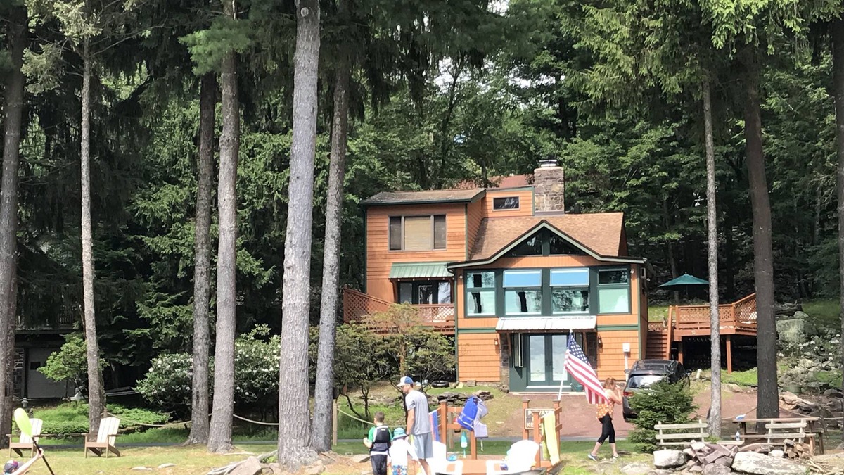 Lake Harmony House | LAKEFRONT REFUGE TO ENJOY NATURE'S SERENITY