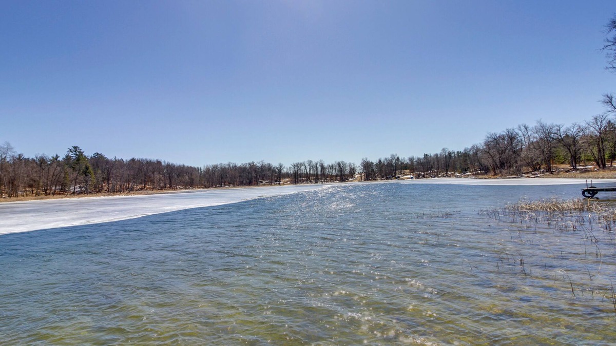 Park Rapids Cabin | Lakefront Resort Cabin w/Porch in Park Rapids!