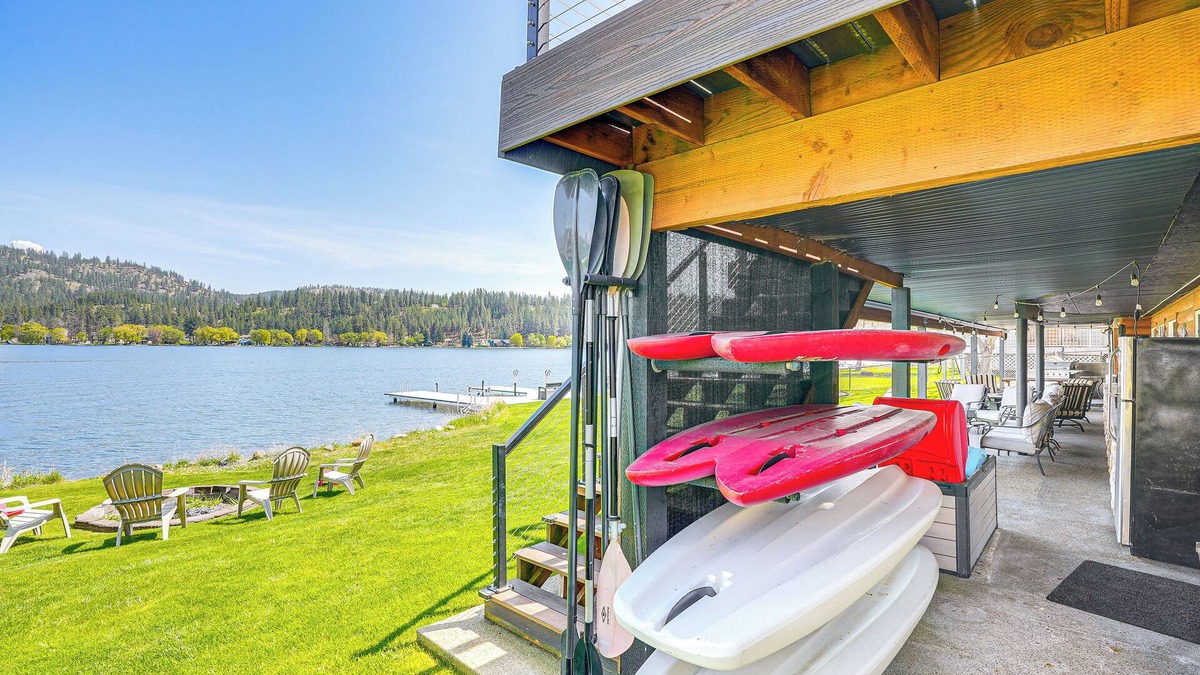 Tumtum House | Lakefront Retreat w/Kayaks, Paddle Boards & Deck!