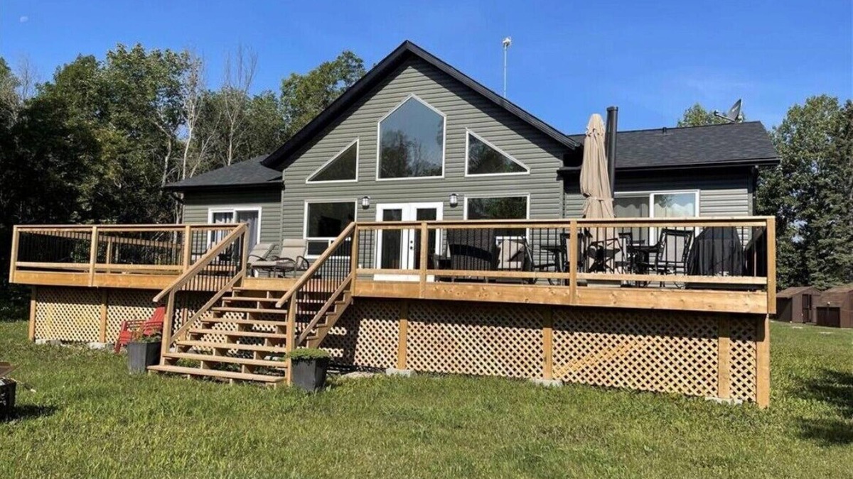 Gimli Cottage | Lakefront retreat in Gimli, Manitoba!