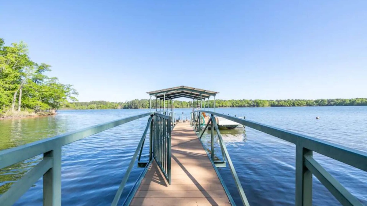Hartwell House | Lakefront Retreat on Lake Hartwell - 5 mins to downtown Hartwell