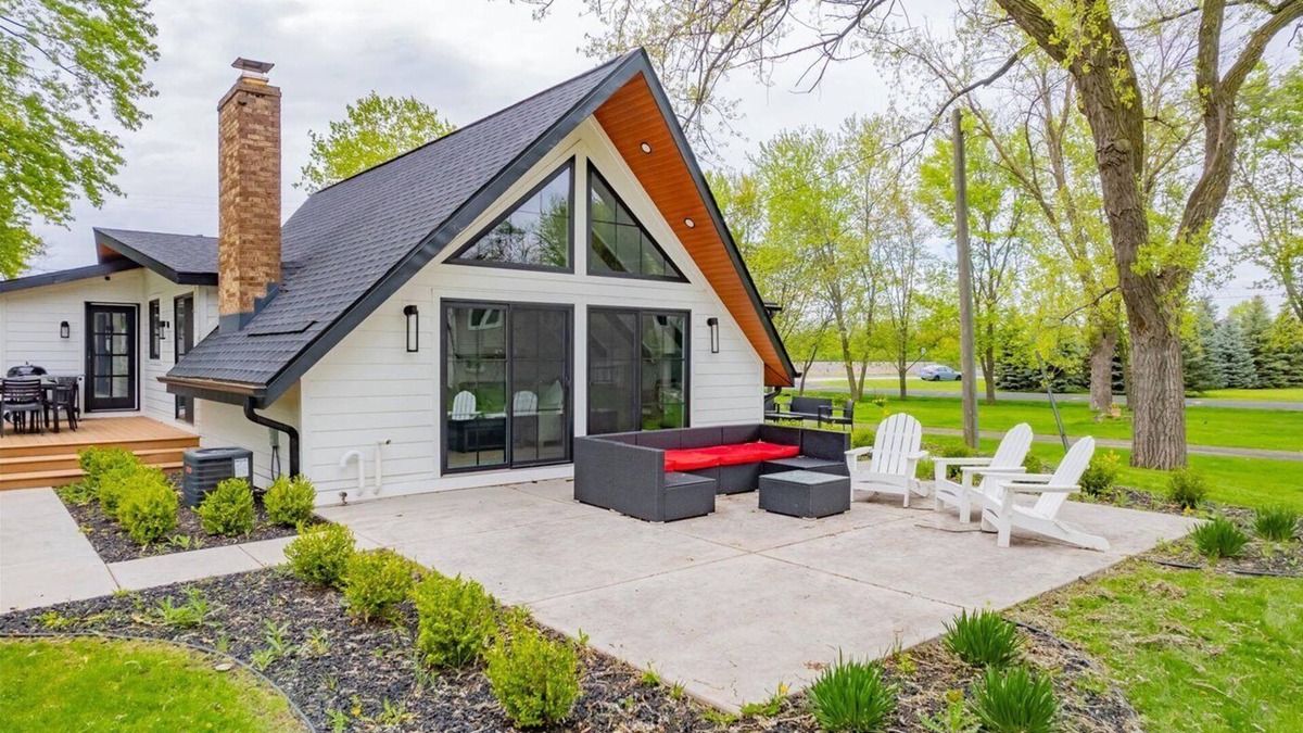 Neenah House | Lakefront Retreat on Little Lake Butte Des Morts!