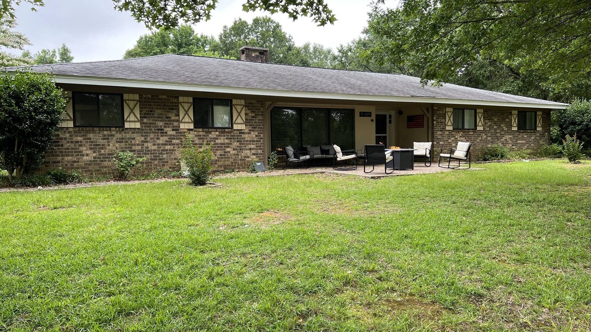 Steens House | Lakefront retreat, perfect for Alabama or Mississippi State games.