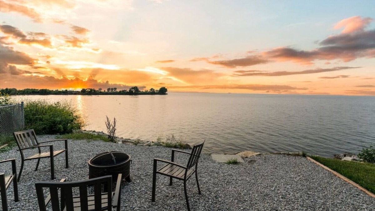 Lorain House | Lakefront Retreat - Serene escape on Lake Erie! Amazing Views! Lorain OH