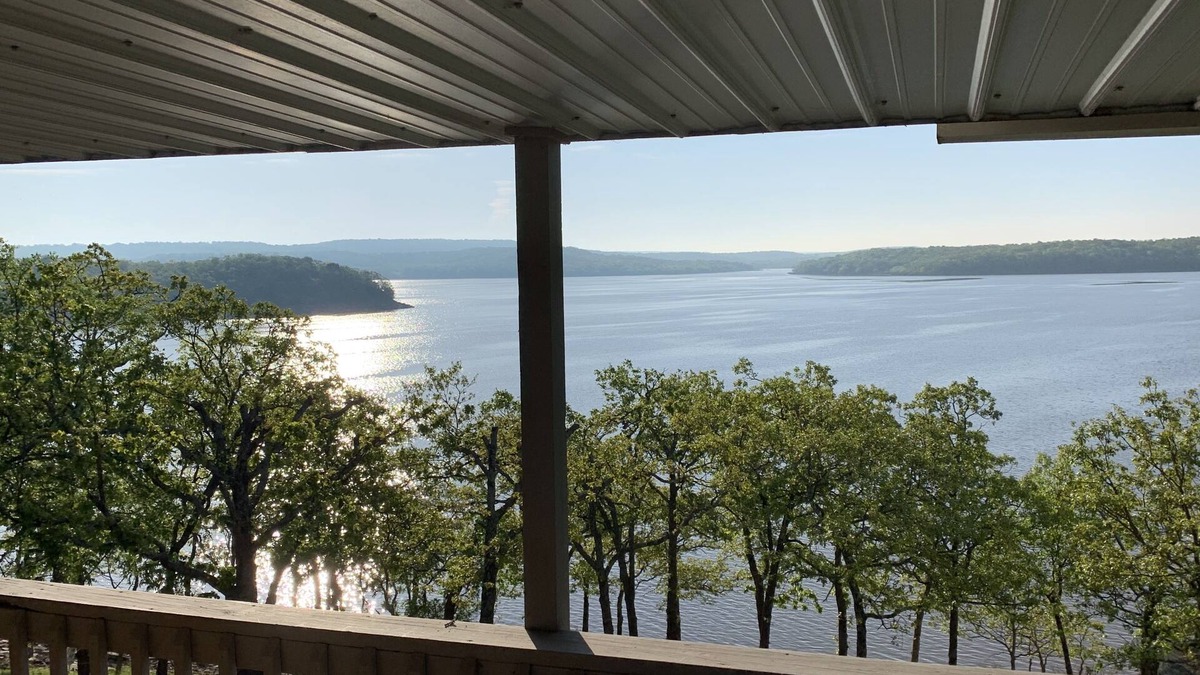 Canadian House | Lakefront Retreat - Stunning Views, Huge Kitchen & Neighborhood Boat Ramp