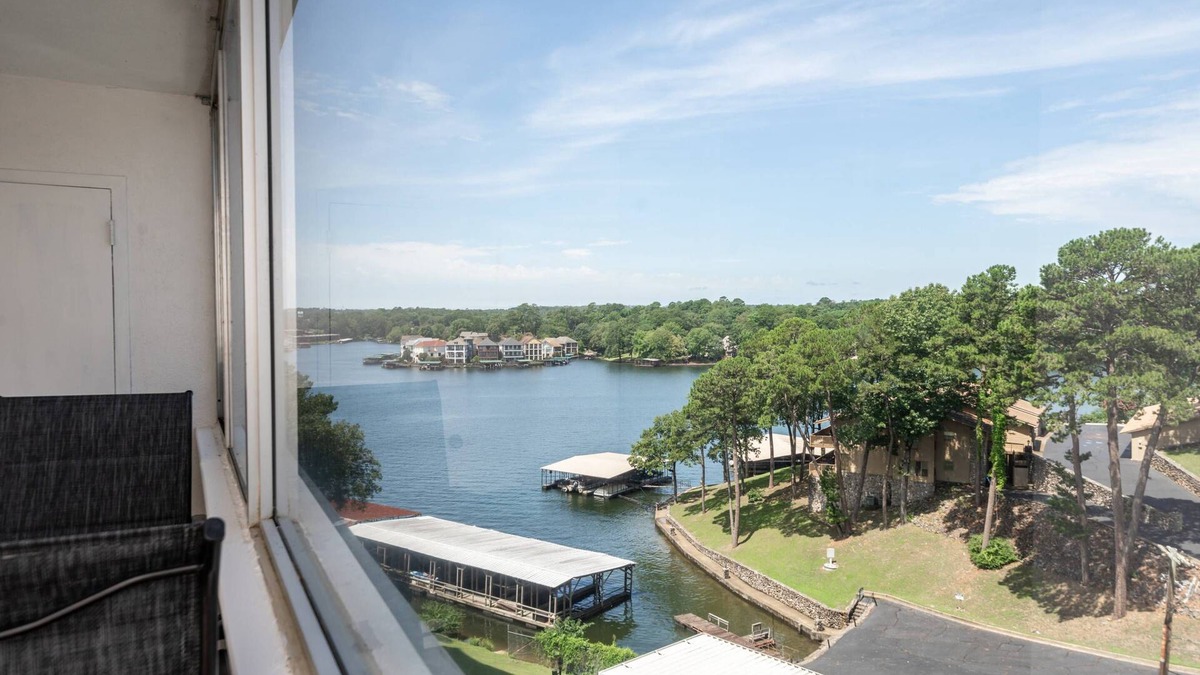 Mid America Condo | Lakefront Retreat: Updated Condo with Resort Amenities, Lake Views, Pool & Close to Hot Springs Fun!