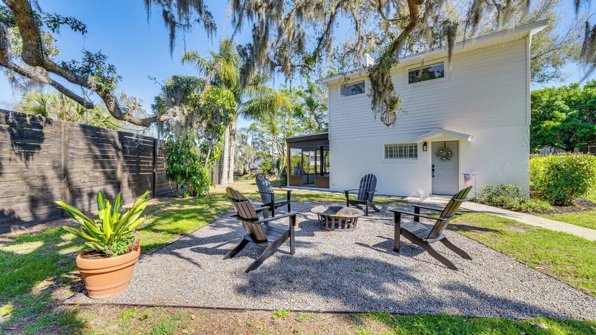 Clermont House | Lakefront Retreat w/Kayaks & Fire Pit in Clermont