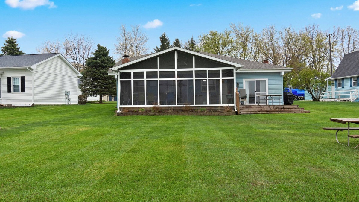 Coldwater House | LAKEFRONT RETREAT with private dock, Relax, play & gather with family & friends.