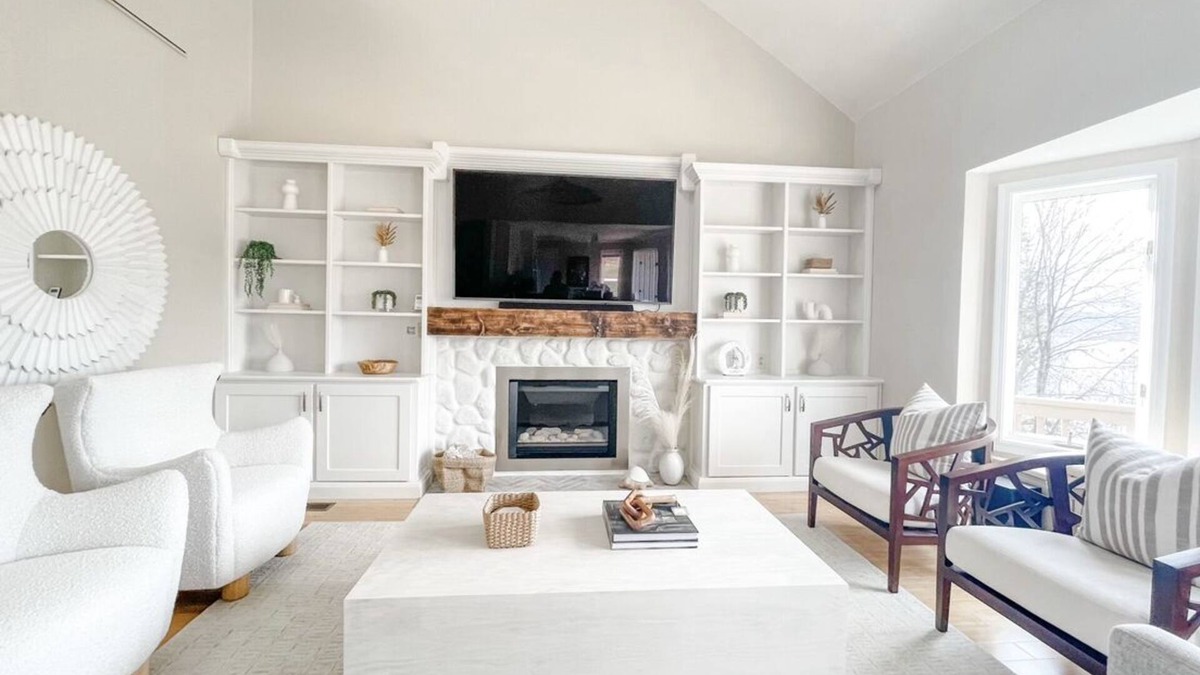 Holcomb House | Lakefront Retreat with Breathtaking Views!