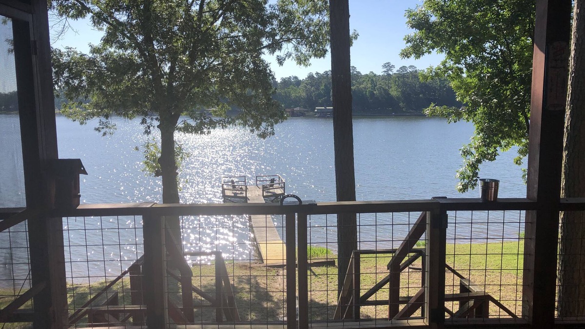 Dogwood Cabin | Lakefront rustic log cabin. Any season vacation, get away, or retreat.