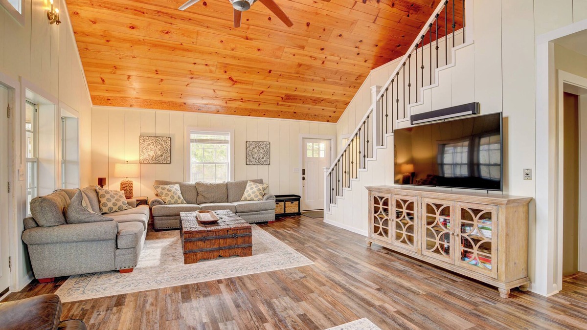 Scottsville House | Lakefront Scottsville Retreat w/Private Dock!