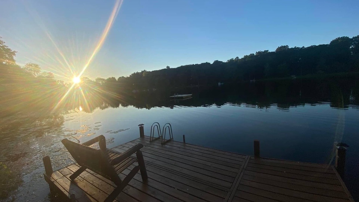 Union Pier House | Lakefront! Secluded, HotTub, Fire Pit, Private Dock&boats 90 Min from Chicago