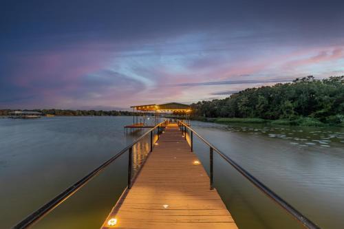 Quinlan House | Lakefront Serenity Escape on Lake Tawakoni