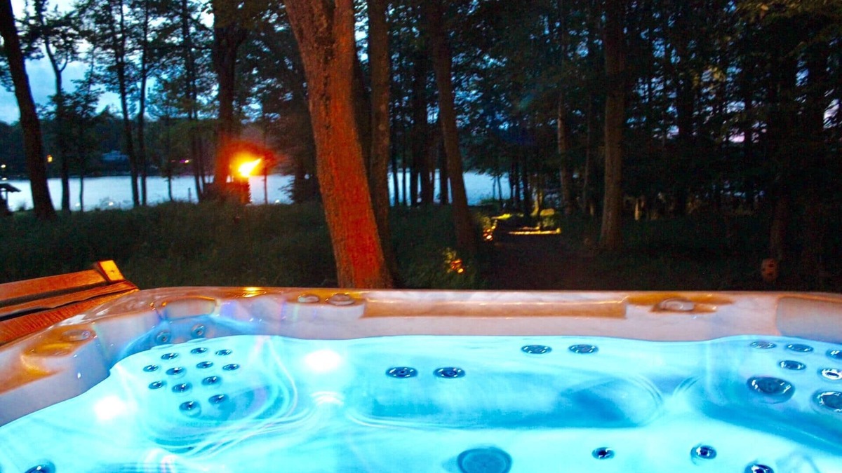 Tobyhanna House | Lakefront Ski Chalet w/year-round Hot Tub near Camelback