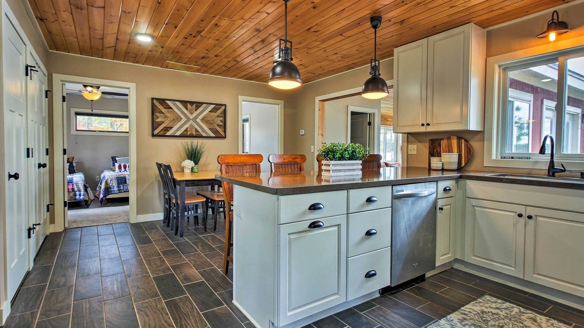 Solon Springs Cabin | Lakefront Solon Springs Cabin w/Private Dock!