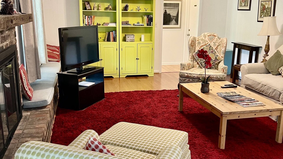 Whispering Pines Apartment | Lakefront Spacious Furnished One Bedroom Downstairs Apartment.nFull Kitchen!