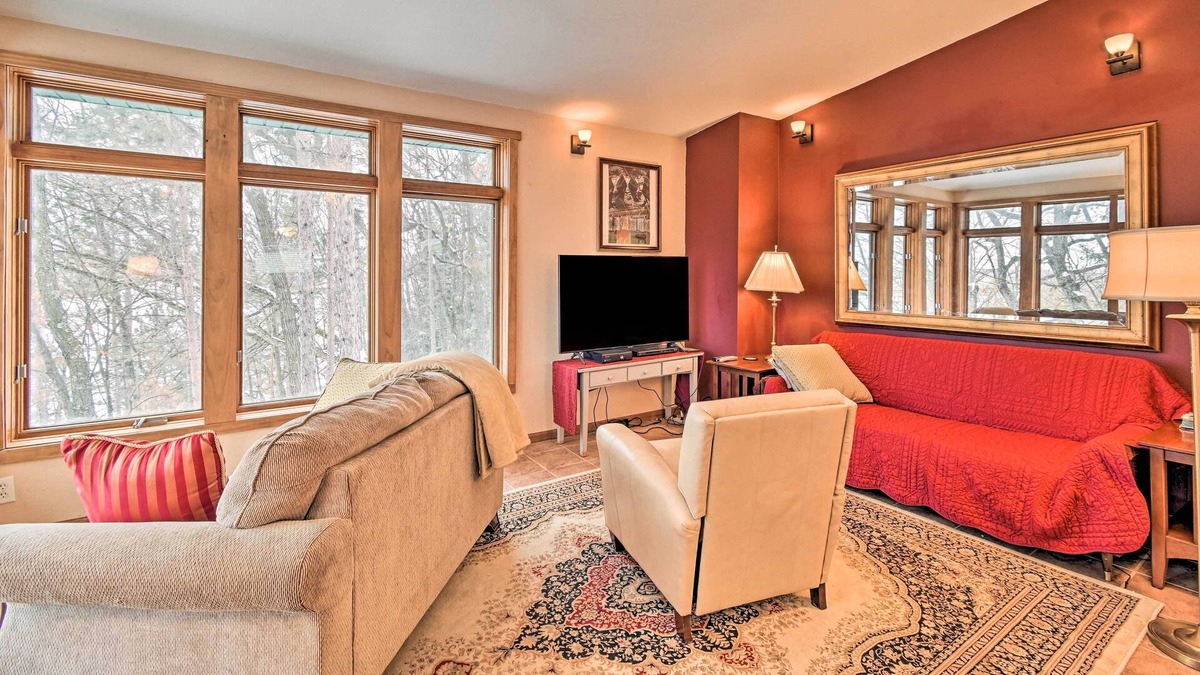 Stevens Point Cabin | Lakefront Stevens Point Cabin, 1 Mi to Trails!