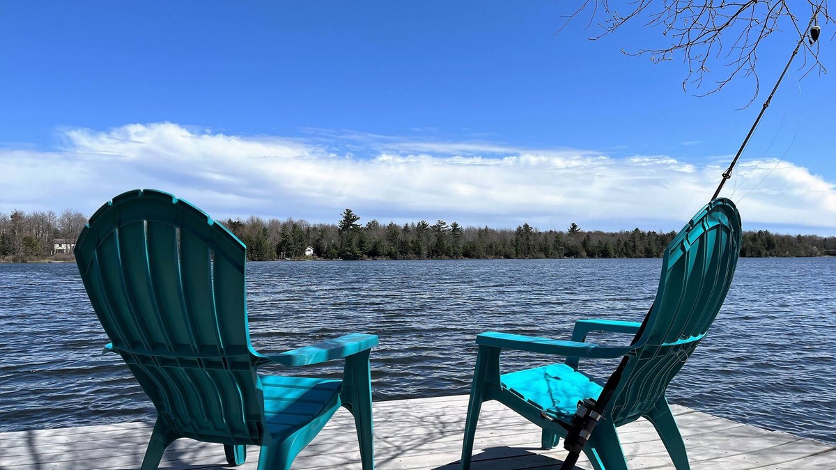 Pocono Summit Ski Chalet | LAKEFRONT Stillwater Lakes Chalet- Hot Tub, Gameroom, Firepit, Kayaks, Dock, BBQ