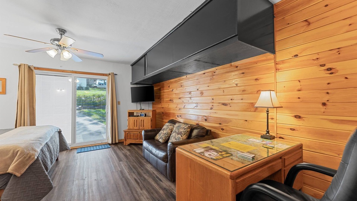 Kimberling City Cabin | Lakefront Studio Cabin w/ Pool + Swim & Boat dock