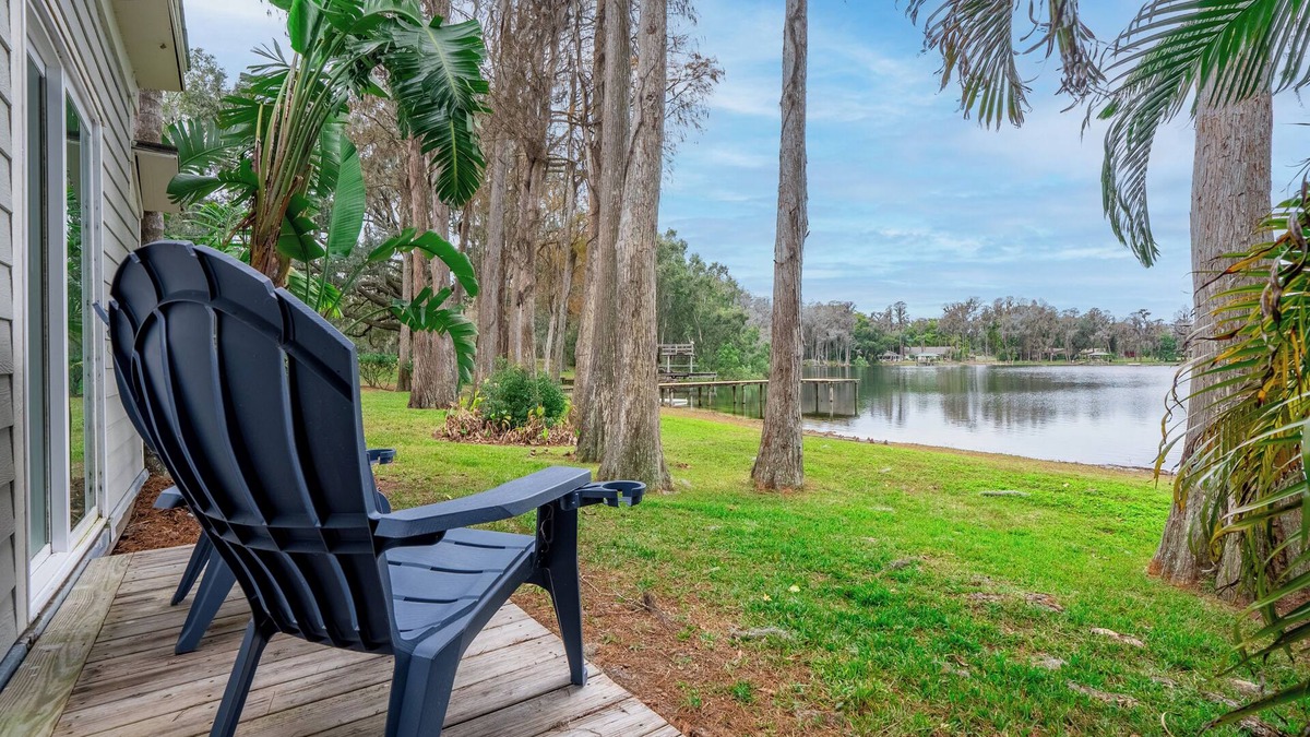 Lutz House | Lakefront Studio - Cozy - Stunning Views