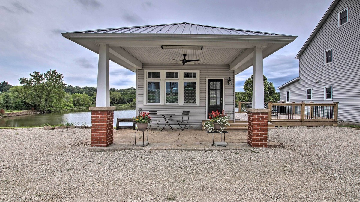 New Haven Apartment | Lakefront Studio Guest Home on Hermann Wine Trail!
