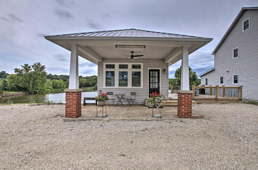 New Haven Apartment | Lakefront Studio Guest Home on Hermann Wine Trail!