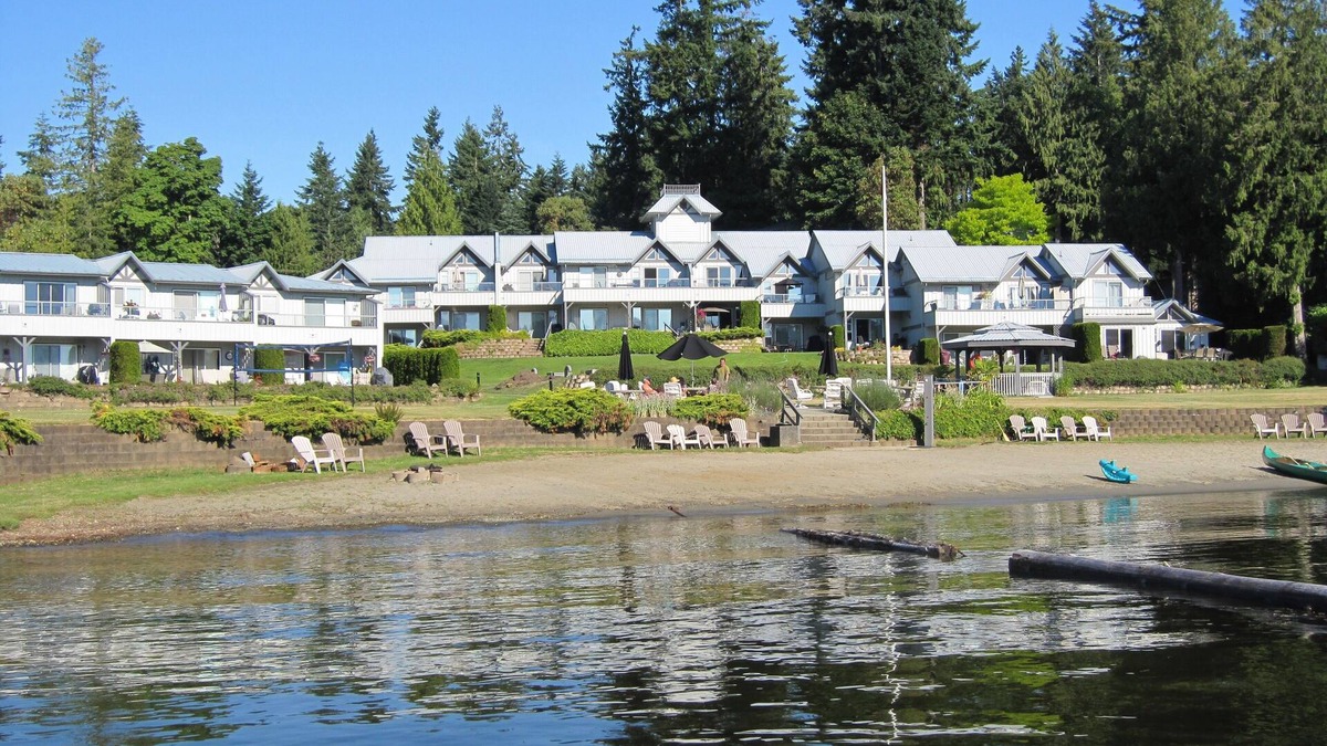 Shawnigan Lake Condo | Lakefront Suite at Shawnigan Lake Beach Resort