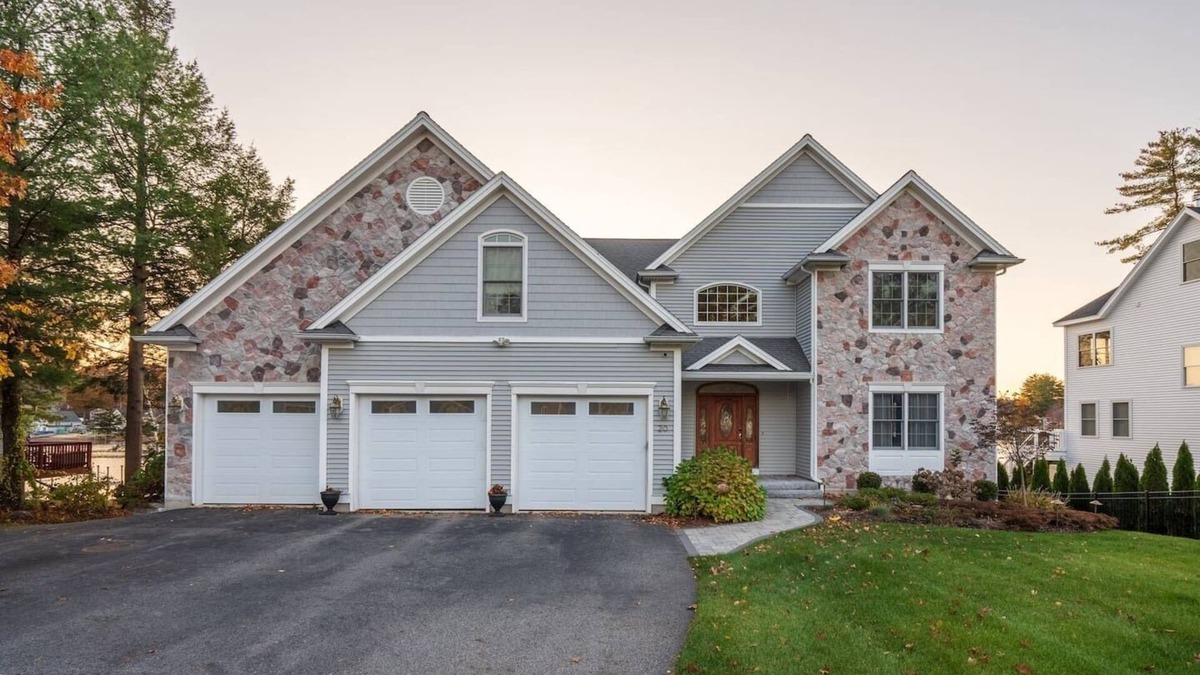 Salem House | Lakefront Sunset Home, Private Dock & Beach