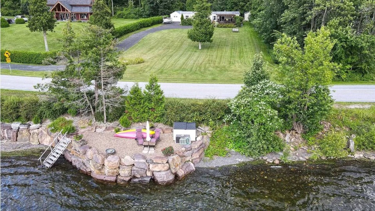 Alburg Cottage | Lakefront Sunset Loon Rock Cottage, private beach, 2-bedroom WiFi free parking