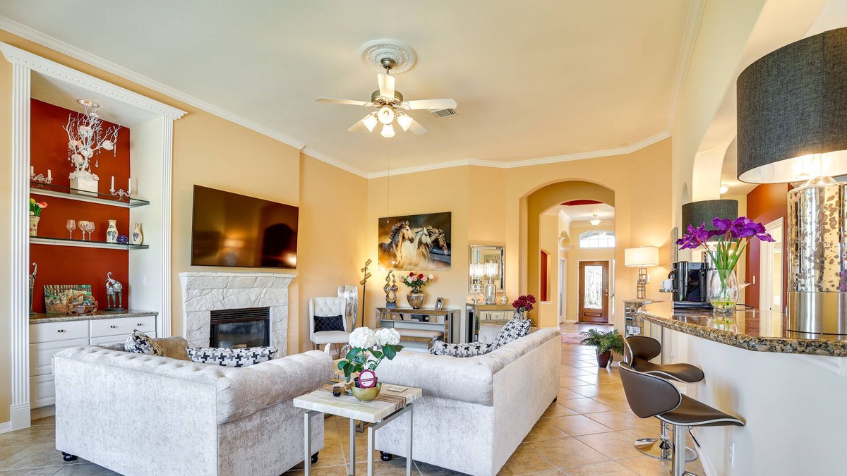 Sydney Harbour Cottage | Lakefront Texas Abode w/ Pool Table & Private Dock