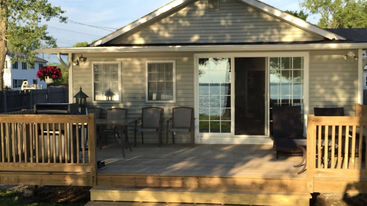 St. Albans House | Lakefront Three Bedroom Cottage