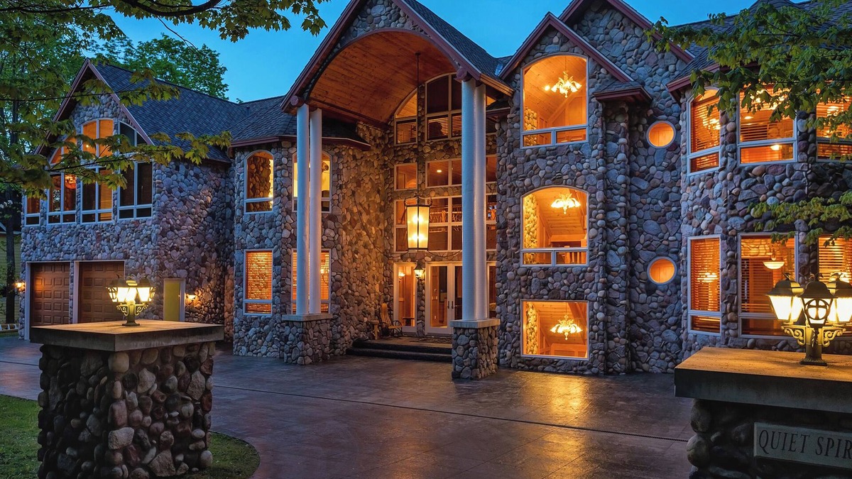 Kewadin House | Lakefront Torch Lake Lodge - 4 Floors of Luxury, Nearby Premier Golf Courses