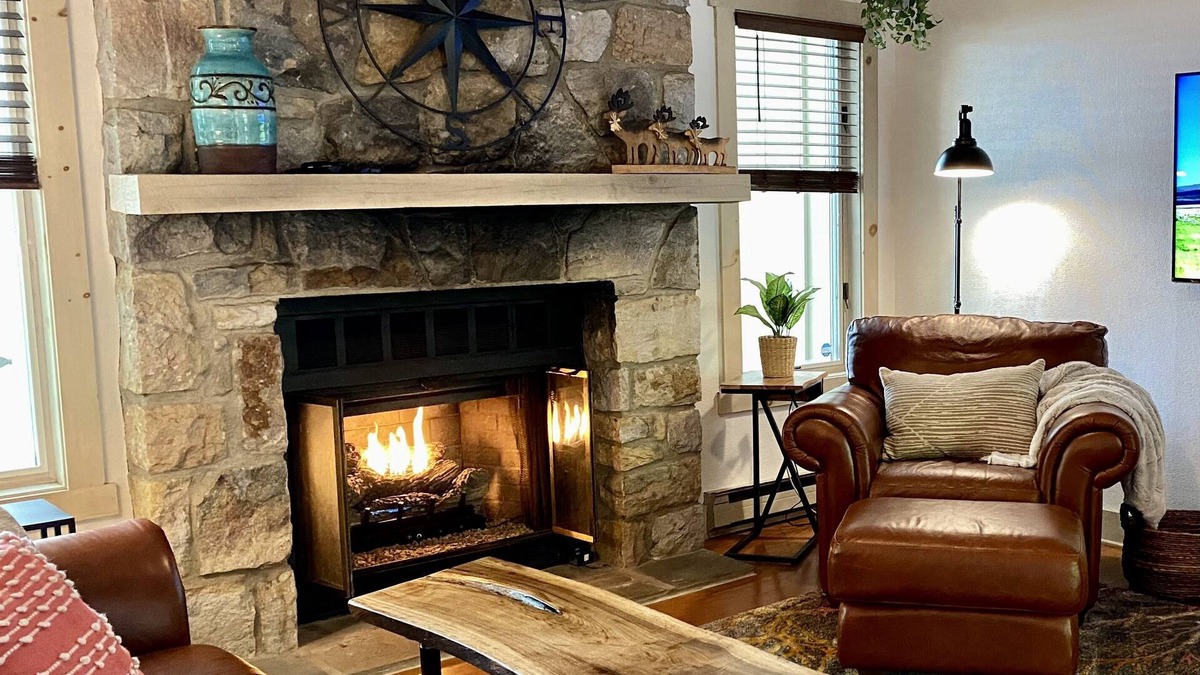 Pocono Pines House | Lakefront townhouse with club beach and pool