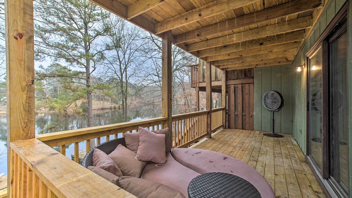 Bella Vista Apartment | Lakefront & Trailside Escape w/Private Dock +deck
