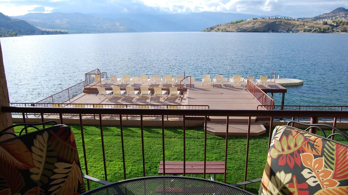 Chelan Condo | Lakefront Two Bedroom, Two Bath Grandview on the Lake Condo