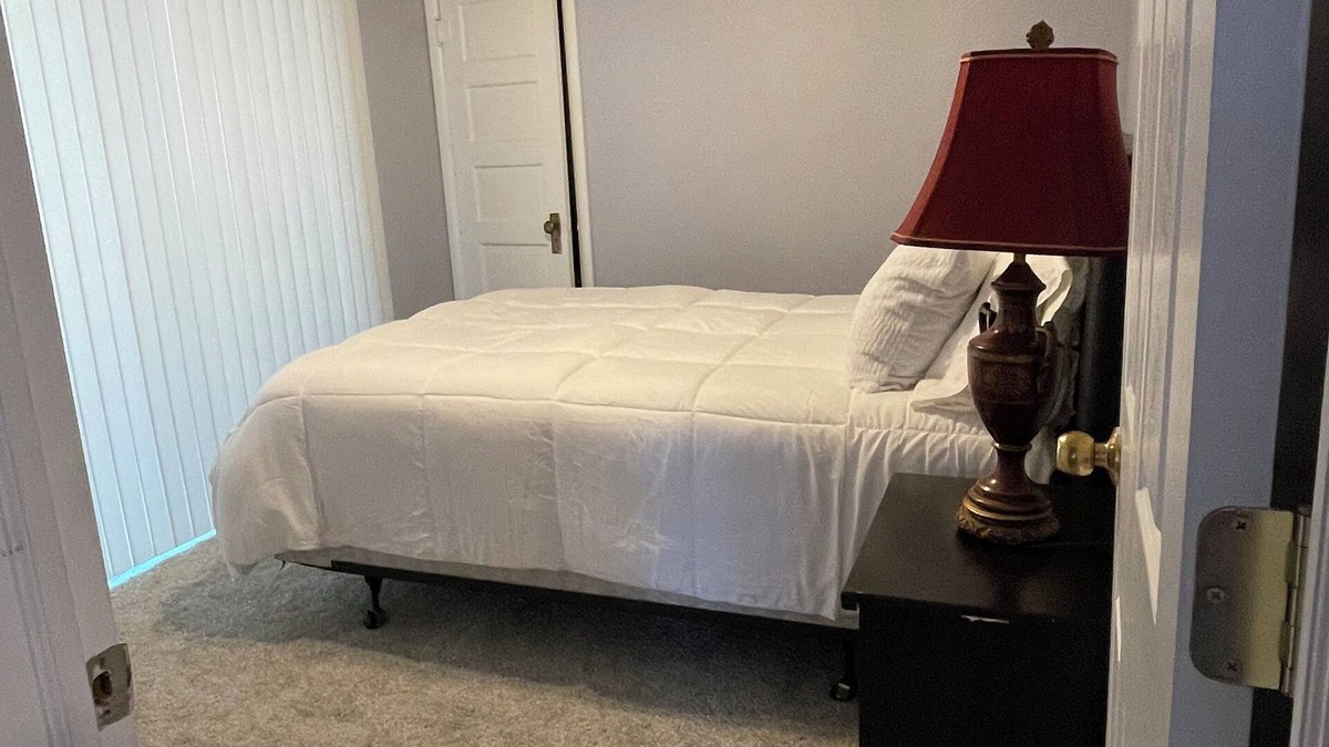 Idlewild Cottage | Lakefront two bedroom cottage with Wifi and Ac on enchanting Idlewild Lake