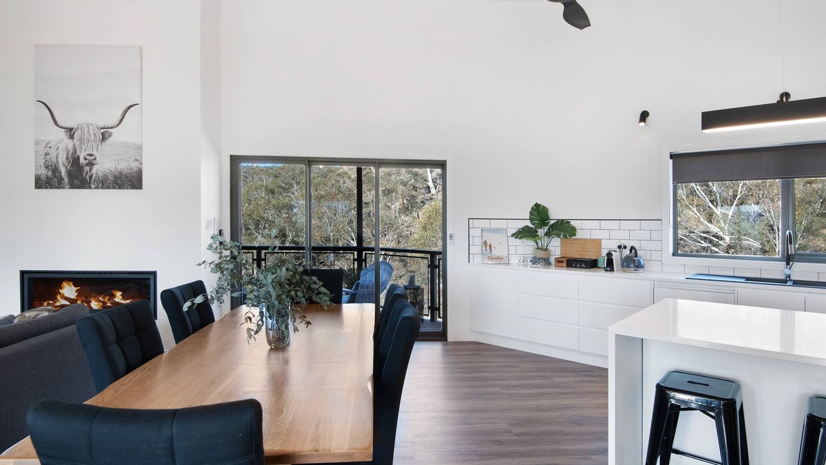 East Jindabyne Apartment | Lakefront@tyrolean is a high end apartment that has your holiday plans sorted.