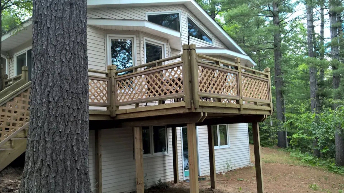 Atlanta House | Lakefront Vacation home 2800 Sq/ft. Includes kayaks and canoes