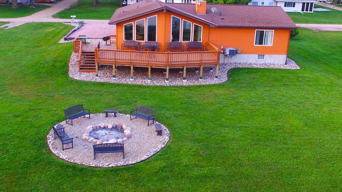 Crofton House | Lakefront Vacation Home/Cabin for Rent/Lewis & Clark Lake