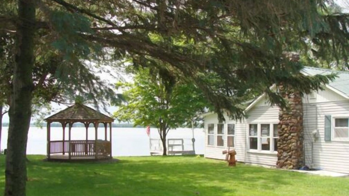 Champlain Cottage | Lakefront vacation rental