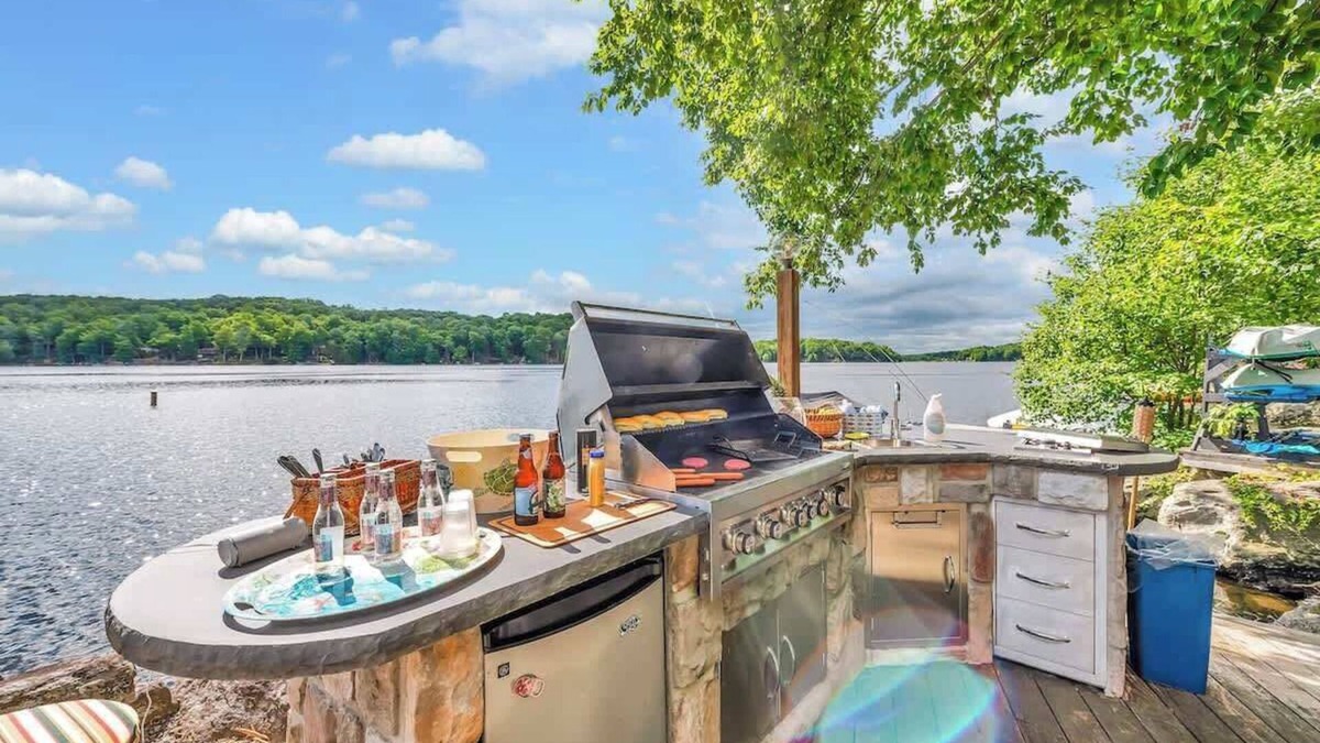 Lake Ariel House | Lakefront + Views + 5 Bdrm + Kayaks + Out. Kitchen