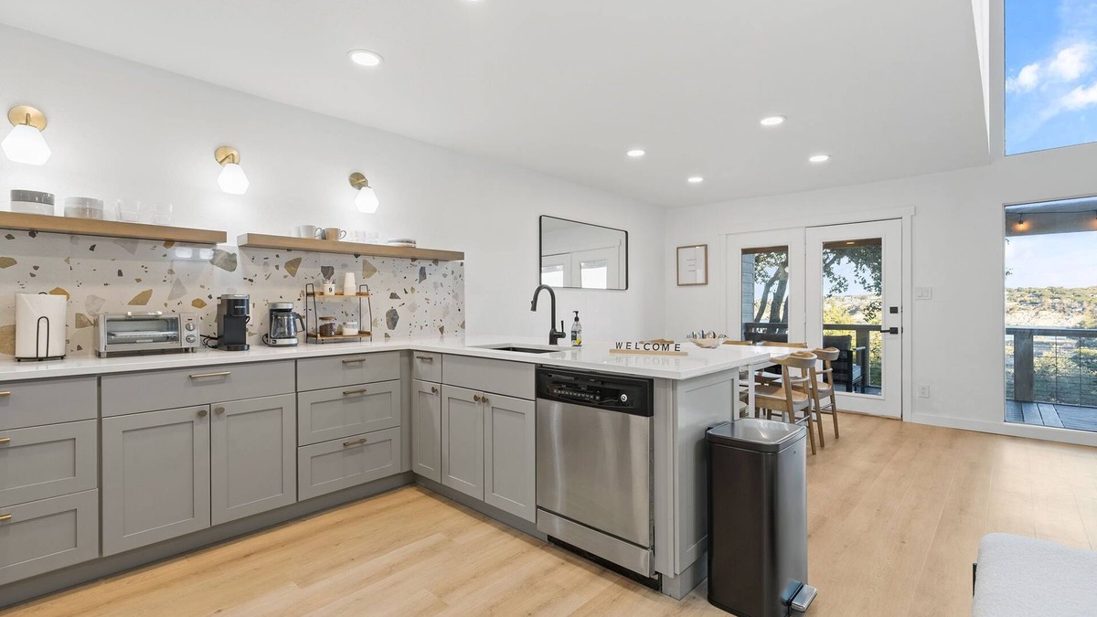 Point Venture House | Lakefront Views and Sunsets
