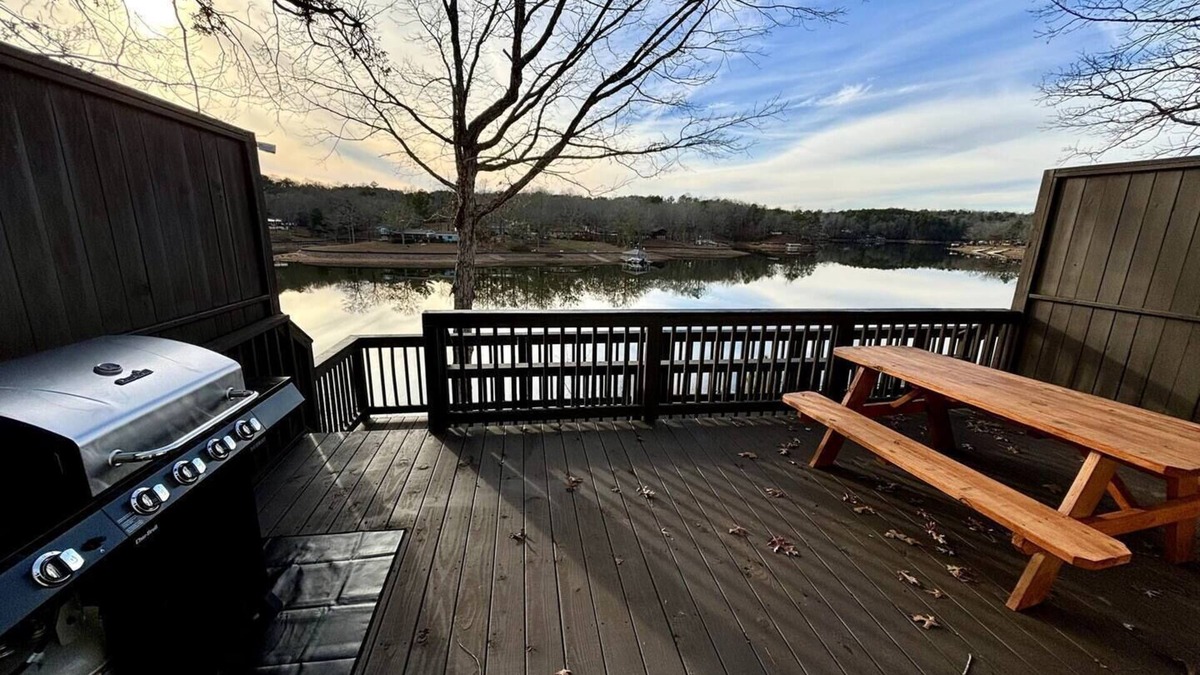 Wedowee Villa | Lakefront Villa 4 Wheelchair Accessible