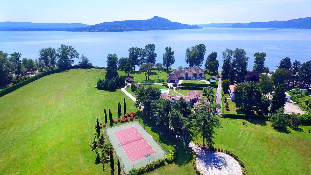 Solcio Villa | Lakefront villa with pool, tennis and golf! - Villa Solcio