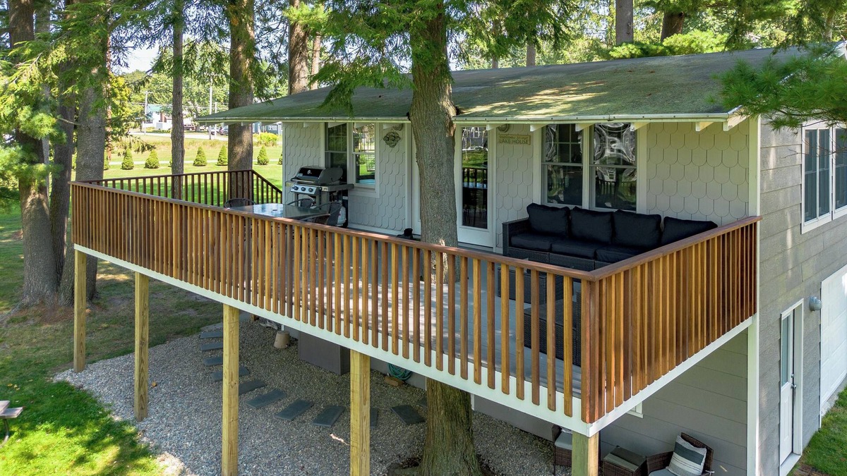 Niobe House | Lakefront w Dock, Pet Friendly, Spacious Yard
