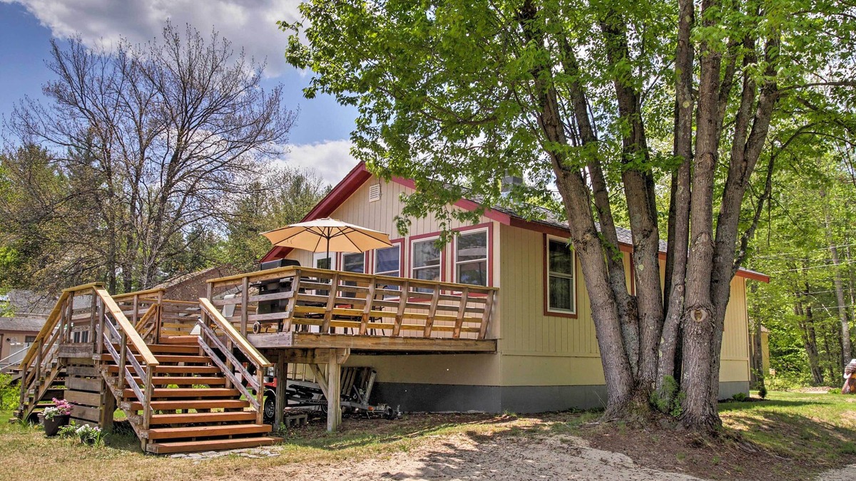 Pine River Pond Cottage | Lakefront Wakefield Cottage w/ Deck & Water Views!