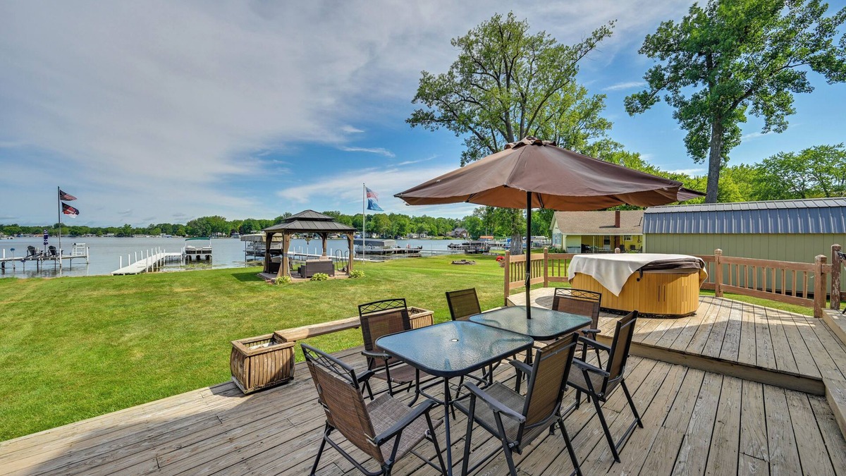 Warsaw House | Lakefront Warsaw Home w/Private Dock + Golf Cart