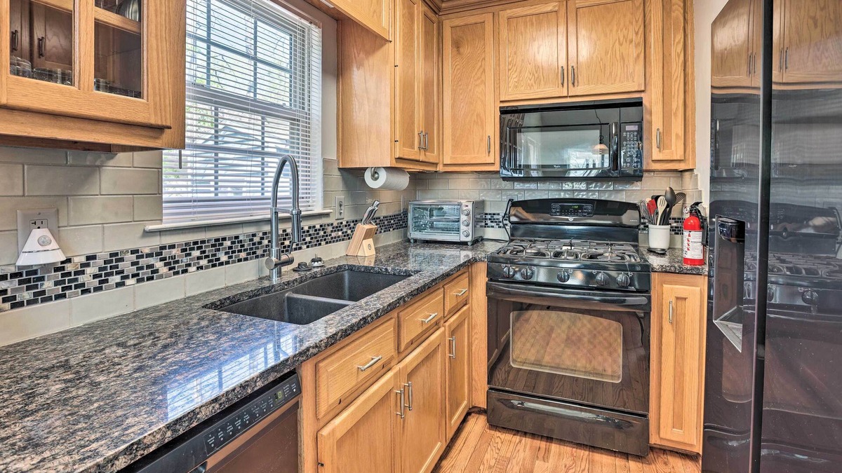 Wedowee House | Lakefront Wedowee Home w/Private Dock & Hot Tub!