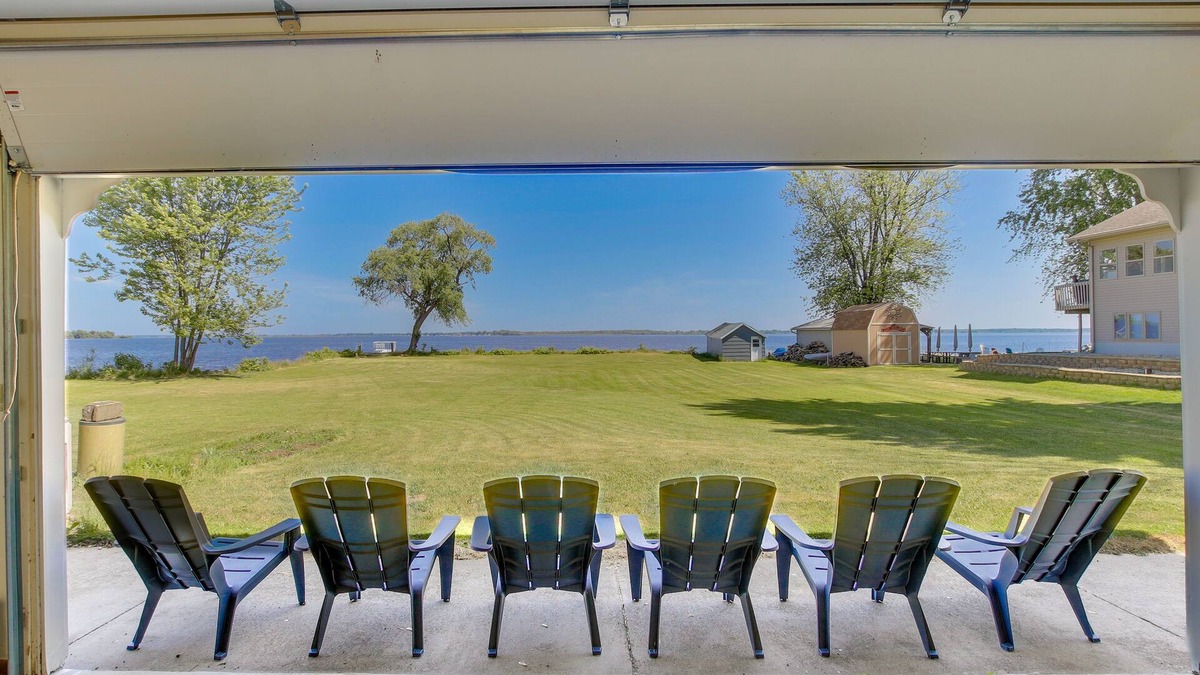 Winneconne House | Lakefront Winneconne Home w/Private Dock!